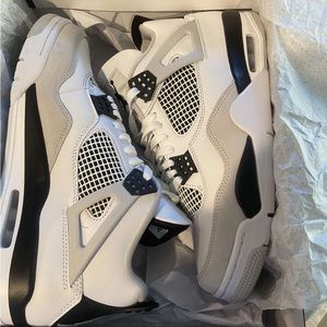 Air Jordan 4 Military Black